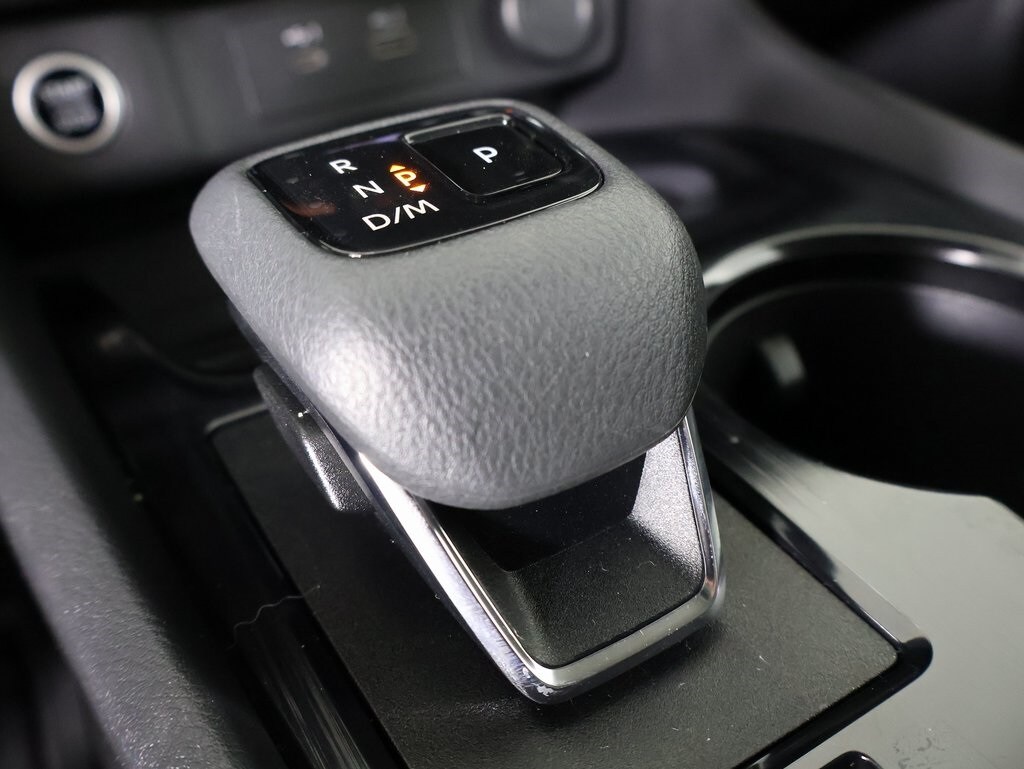 2022 Nissan Rogue SV photo 3