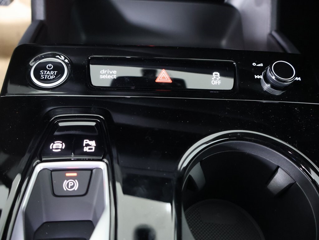 2025 Audi Q6 E-tron Premium Plus photo 4