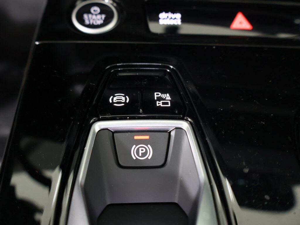 2025 Audi Q6 E-tron Premium Plus photo 4