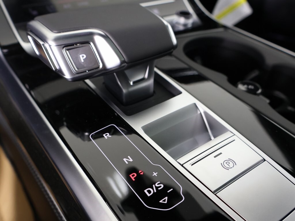 2025 Audi Q7 55 Premium Plus photo 3