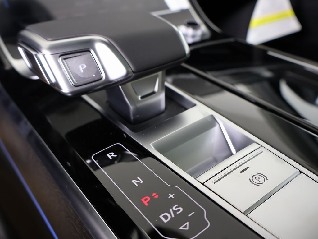 2025 Audi A8 L 55 photo 3