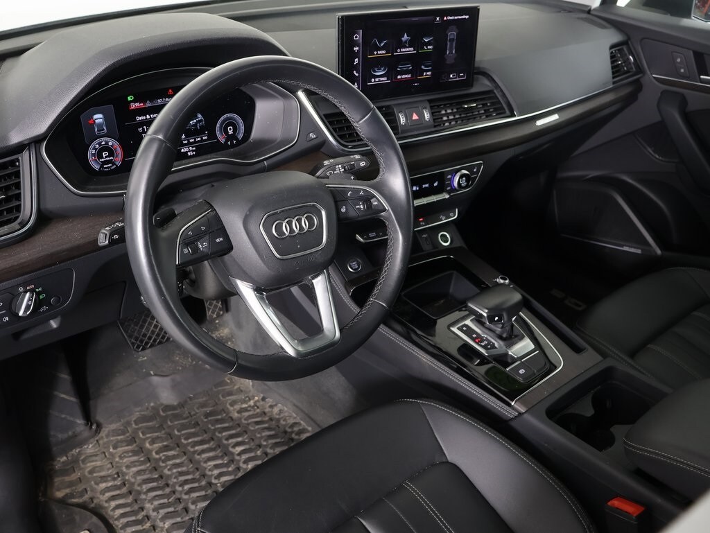 2023 Audi Q5 40 Premium Plus photo 2