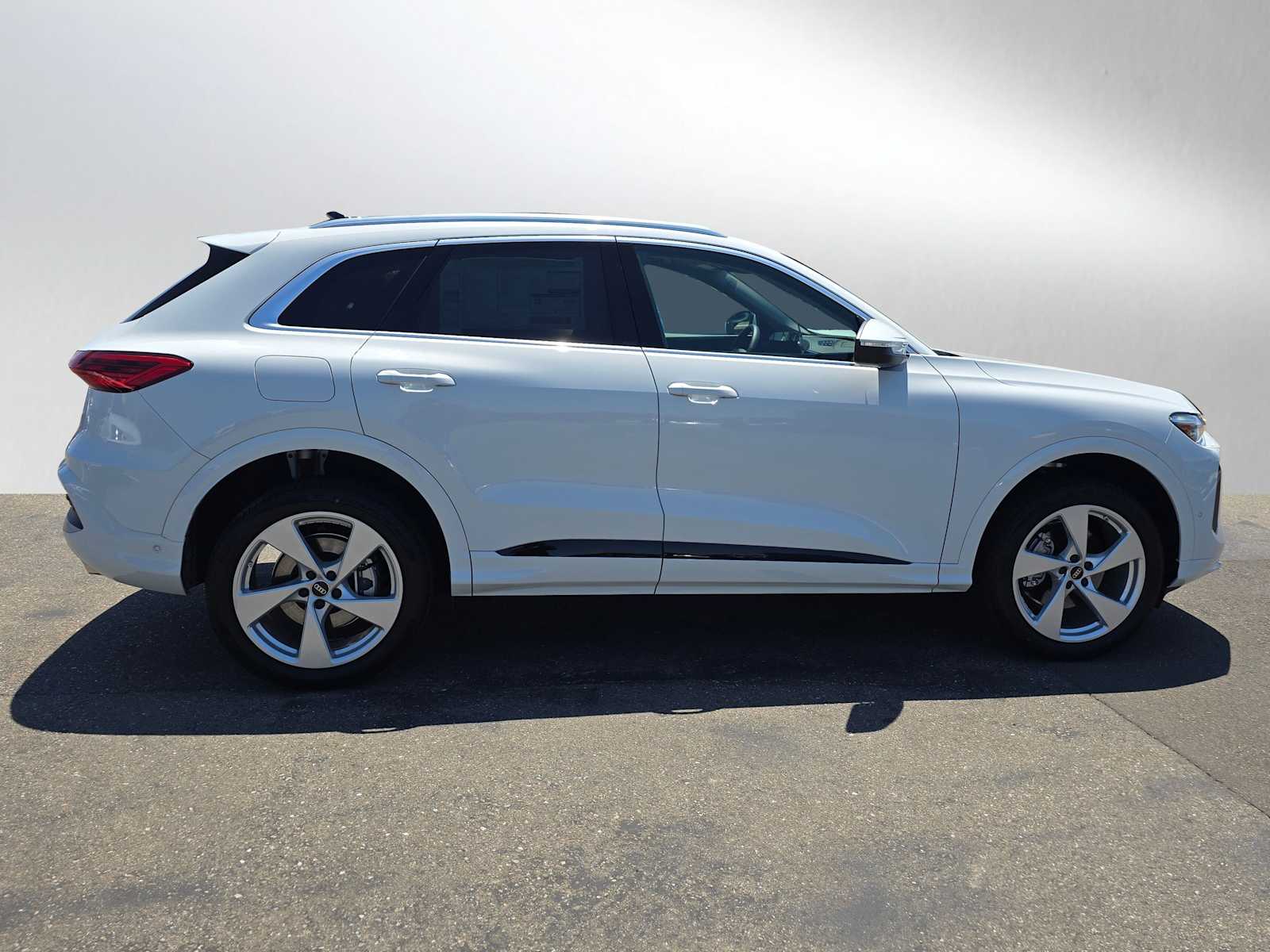 2025 Audi Q5 Premium Plus photo 2