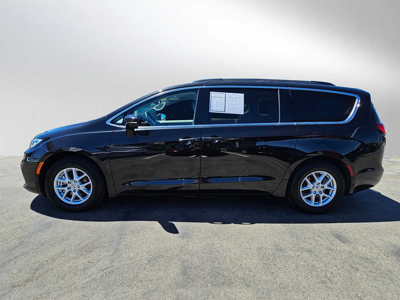 Used 2022 Chrysler Pacifica Touring L with VIN 2C4RC1BG0NR116228 for sale in Oakland, CA