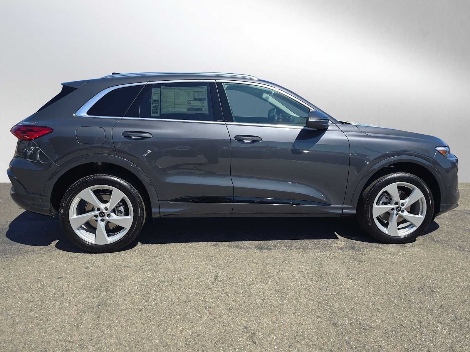 2025 Audi Q5 2.0T Premium Plus photo 2