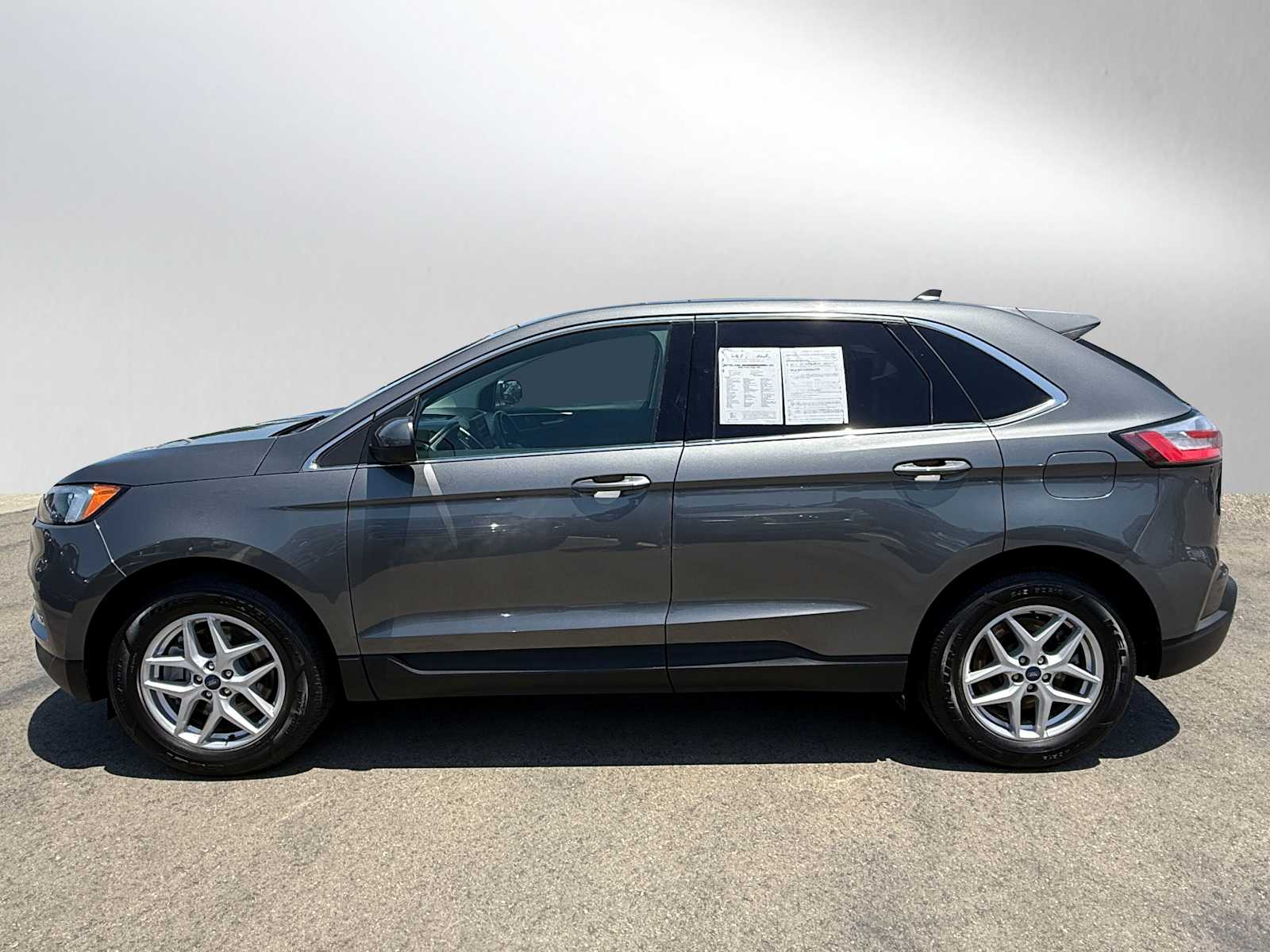 2022 Ford Edge SEL photo 3