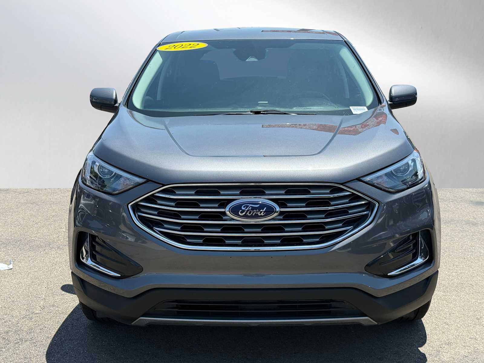 2022 Ford Edge SEL photo 2