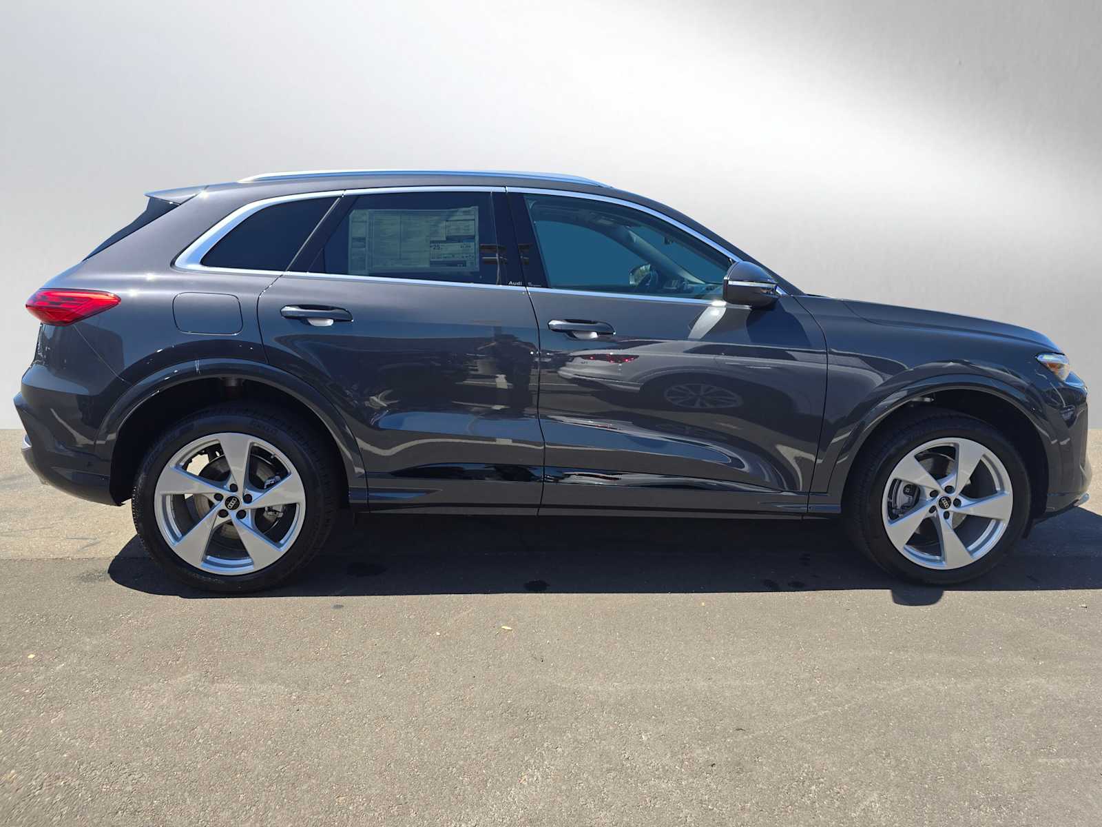 2025 Audi Q5 Premium Plus photo 2