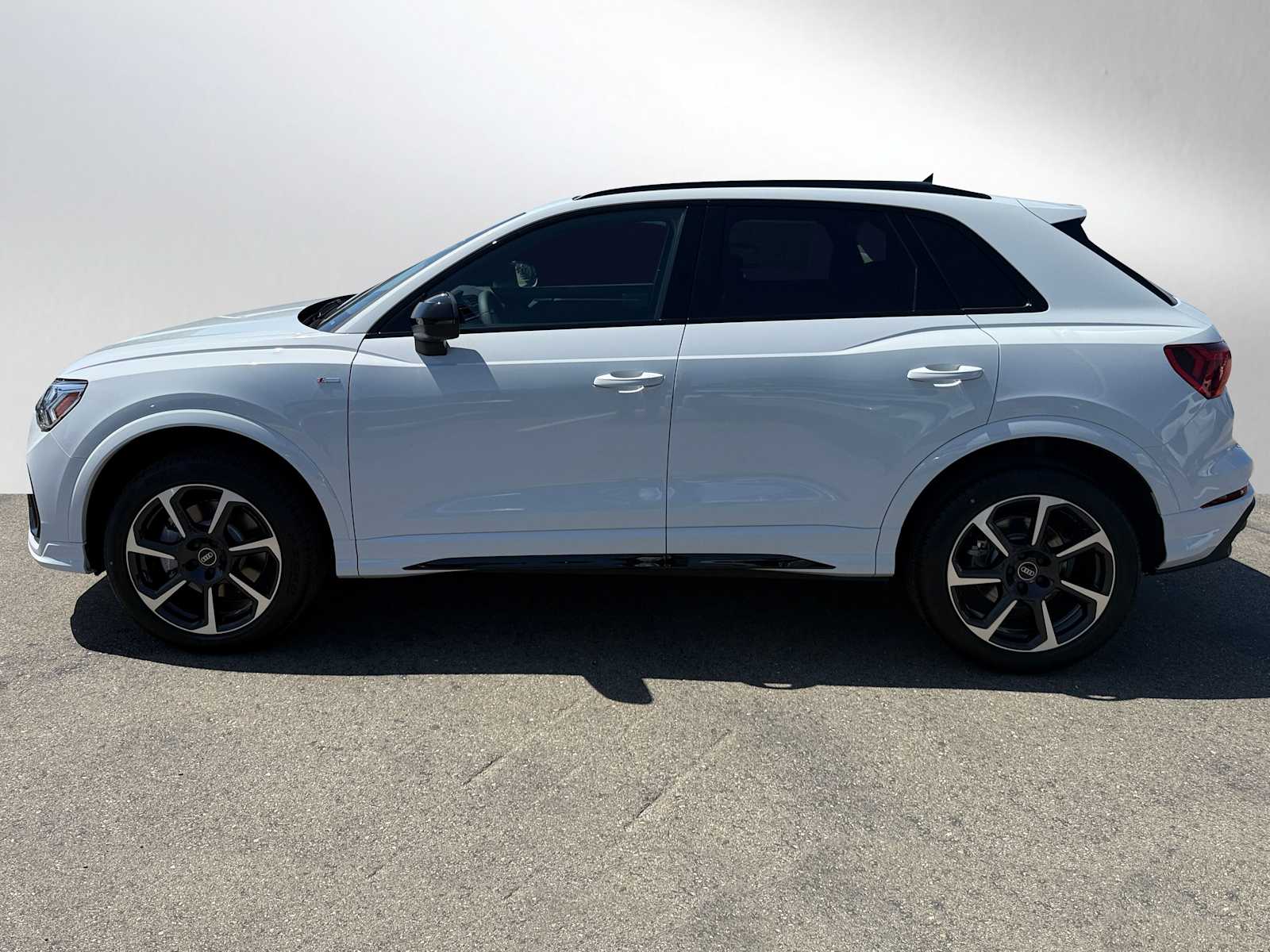 2025 Audi Q3 S line Premium Plus photo 2