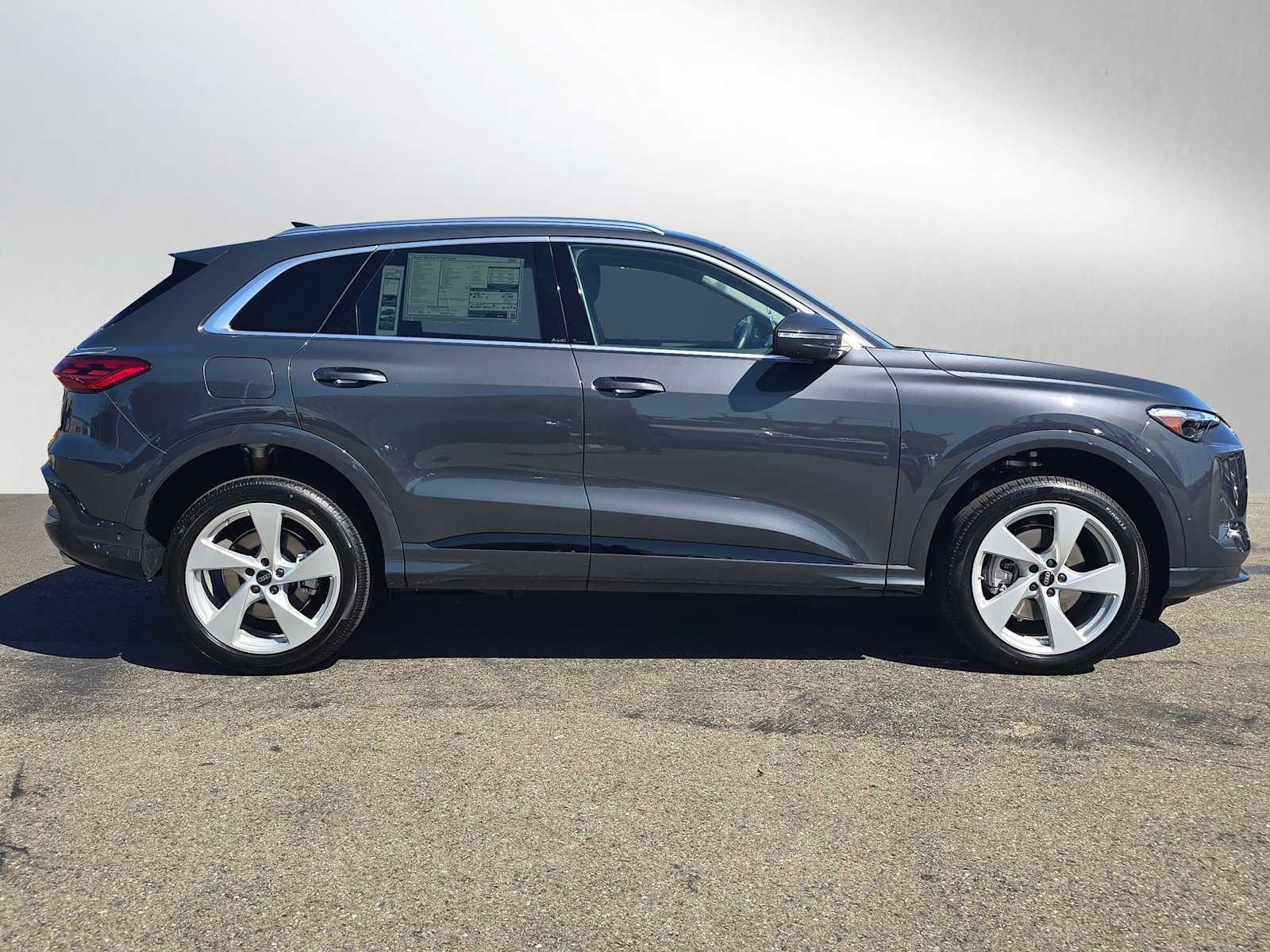 2025 Audi Q5 2.0T Premium Plus photo 2