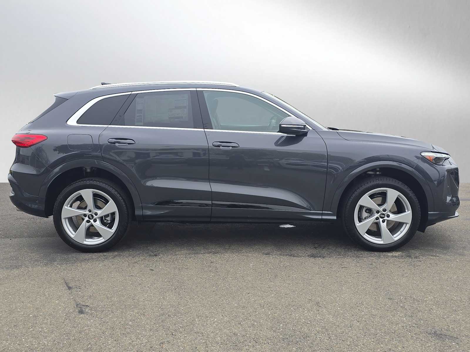 2025 Audi Q5 2.0T Premium Plus photo 2
