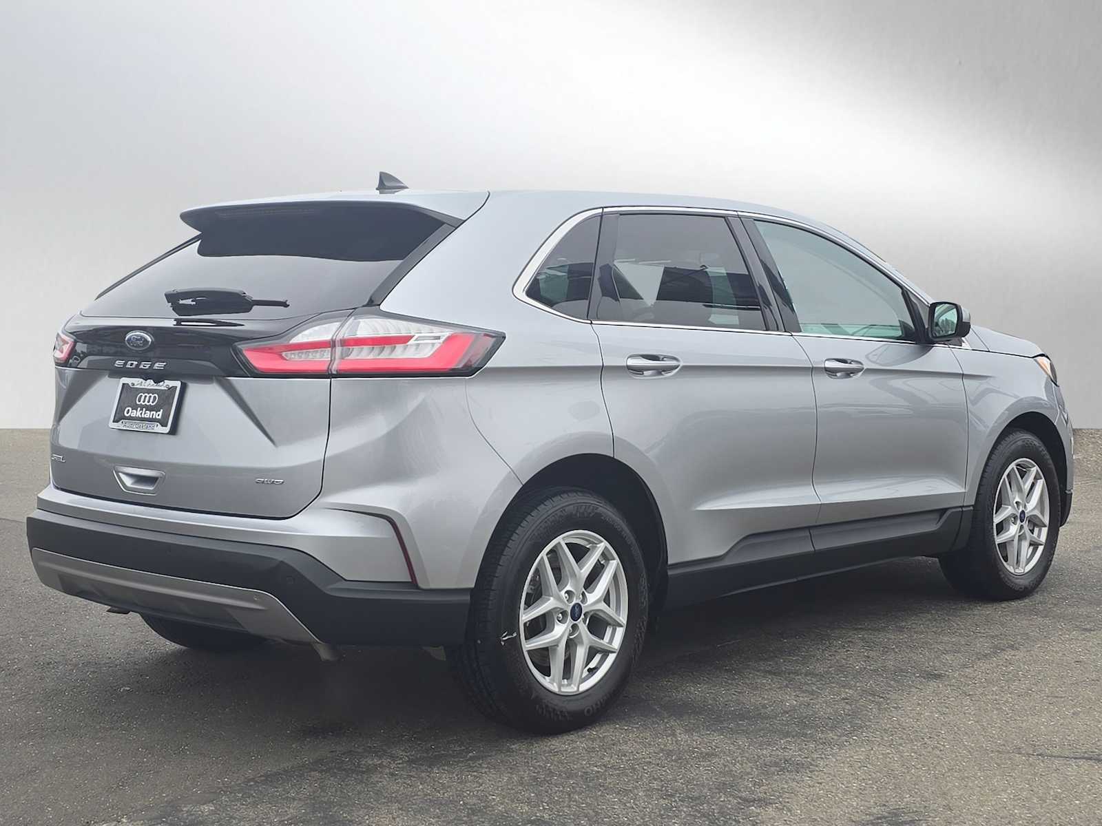 2022 Ford Edge SEL photo 3