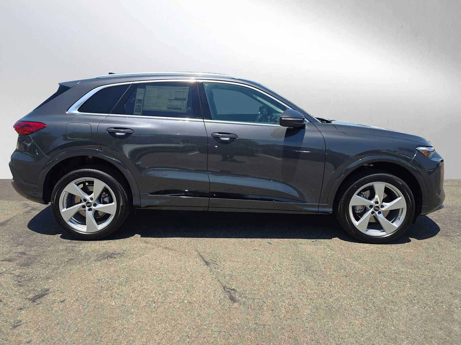 2025 Audi Q5 2.0T Premium Plus photo 2