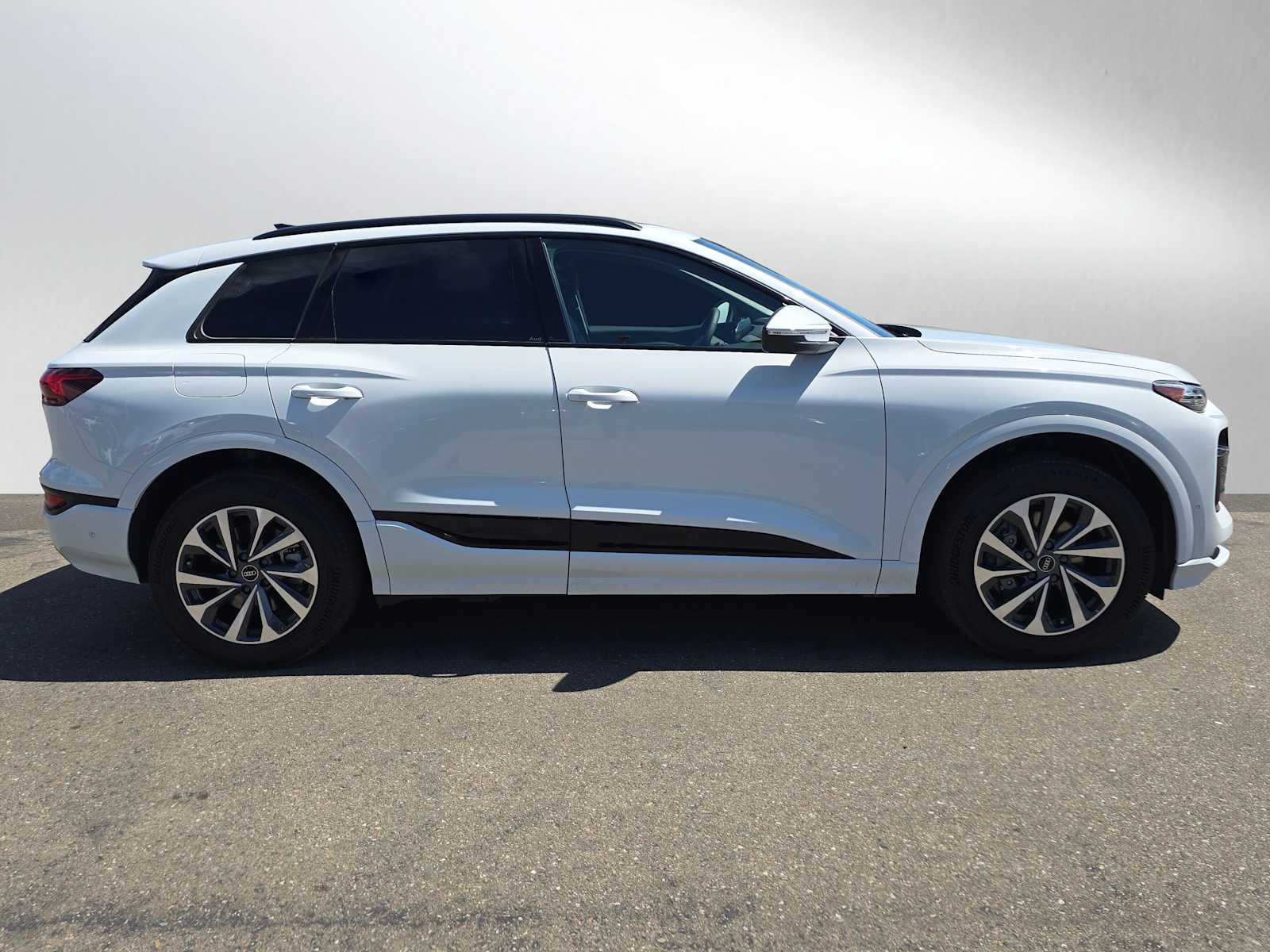 2025 Audi Q6 E-tron Premium Plus photo 2