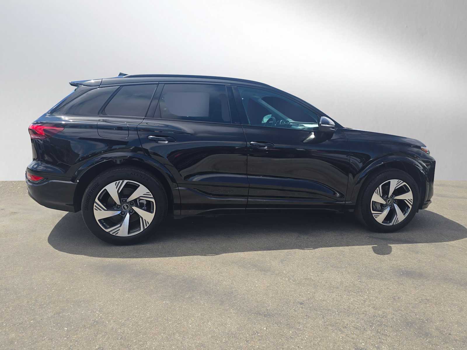 2025 Audi Q6 E-tron Premium Plus photo 2