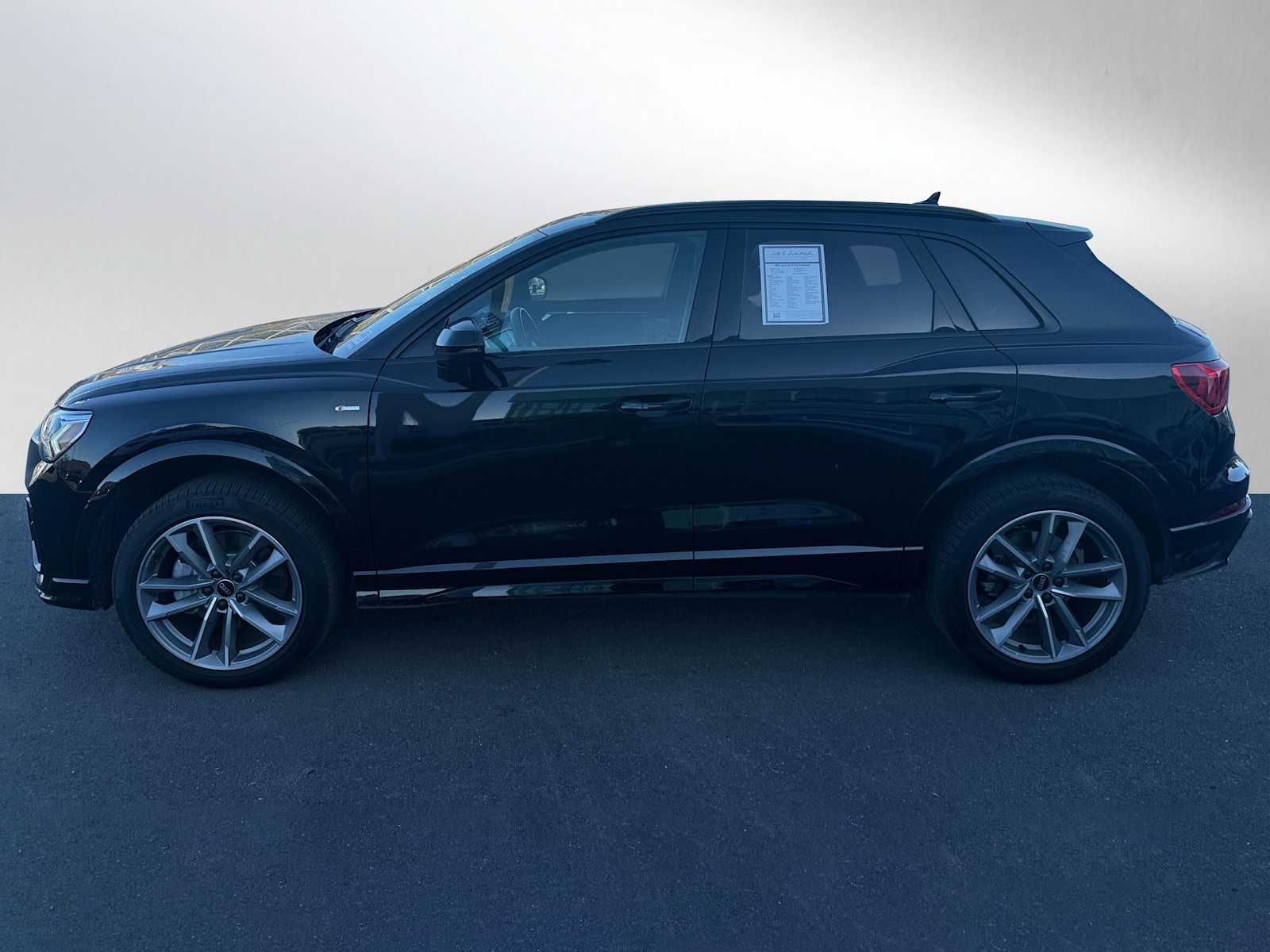 2025 Audi Q3 S line Premium Plus 45 TFSI photo 2