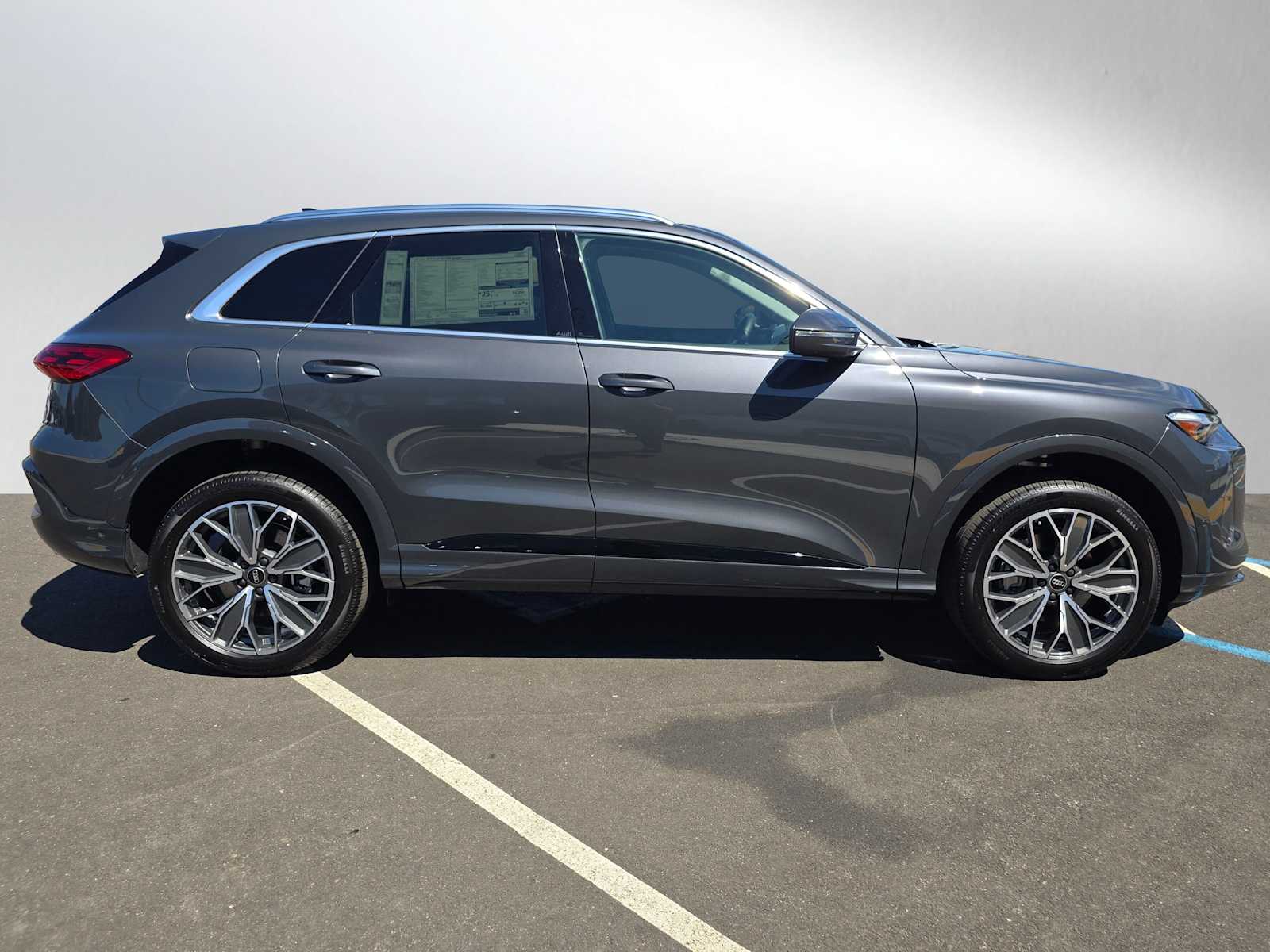 2025 Audi Q5 Premium Plus TFSI photo 2