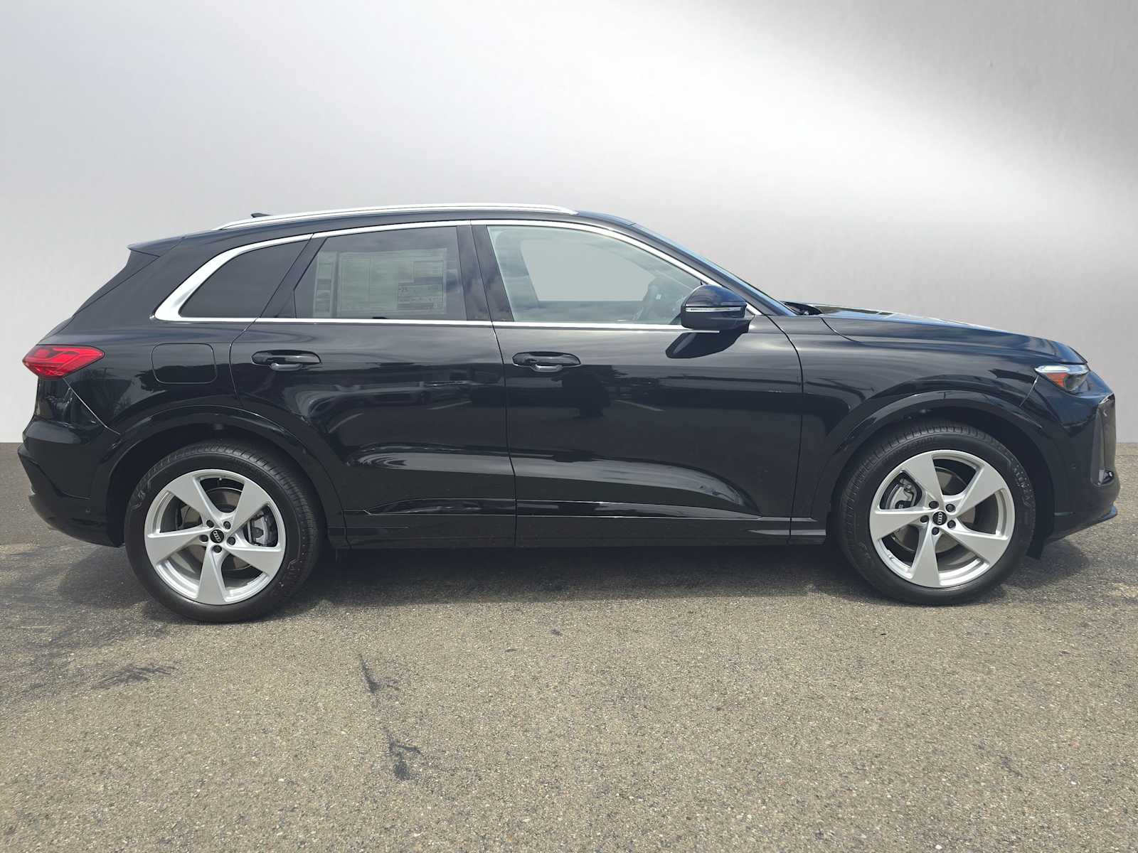 2025 Audi Q5 2.0T Prestige photo 2