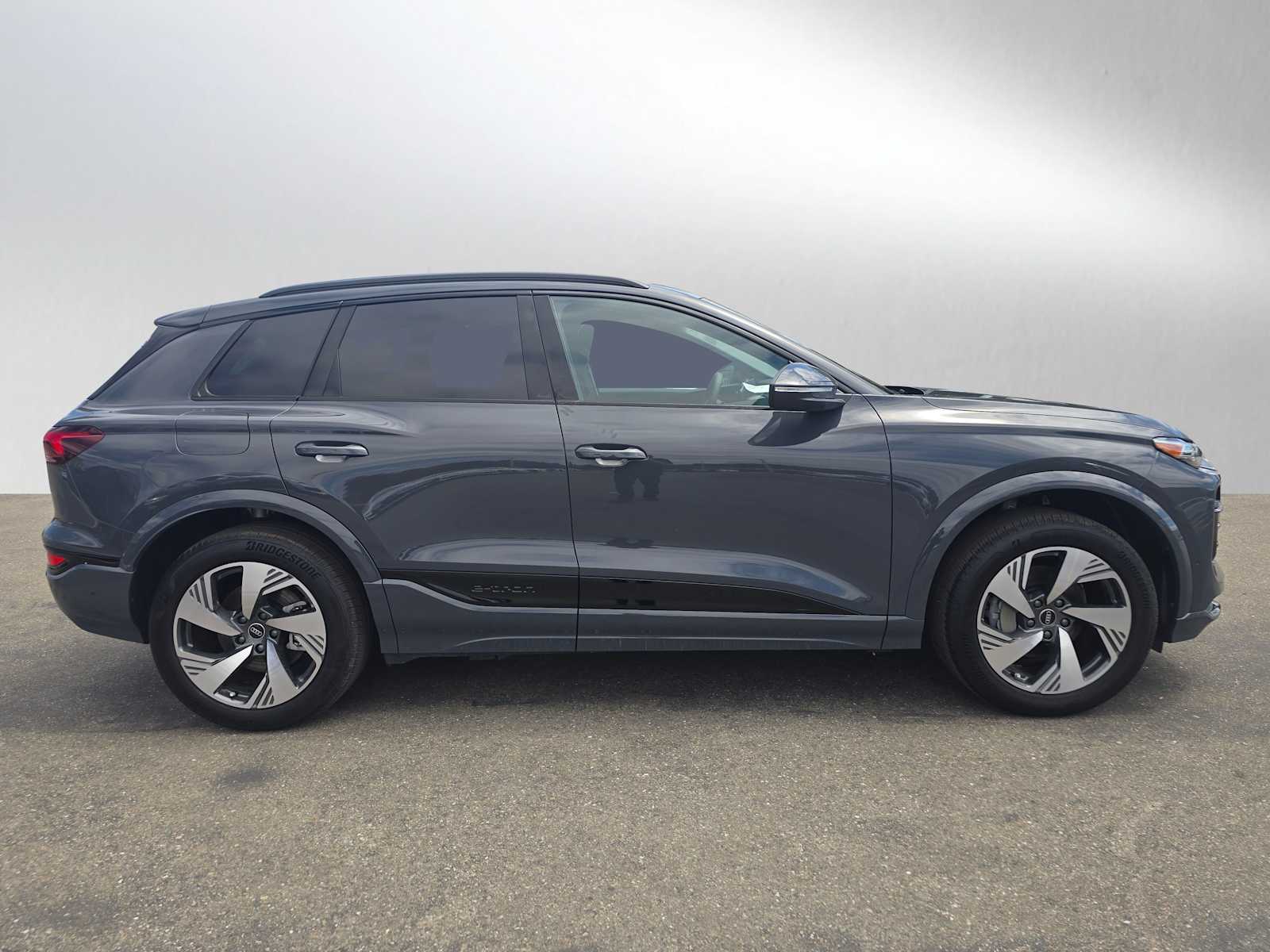 2025 Audi Q6 E-tron Premium Plus photo 2