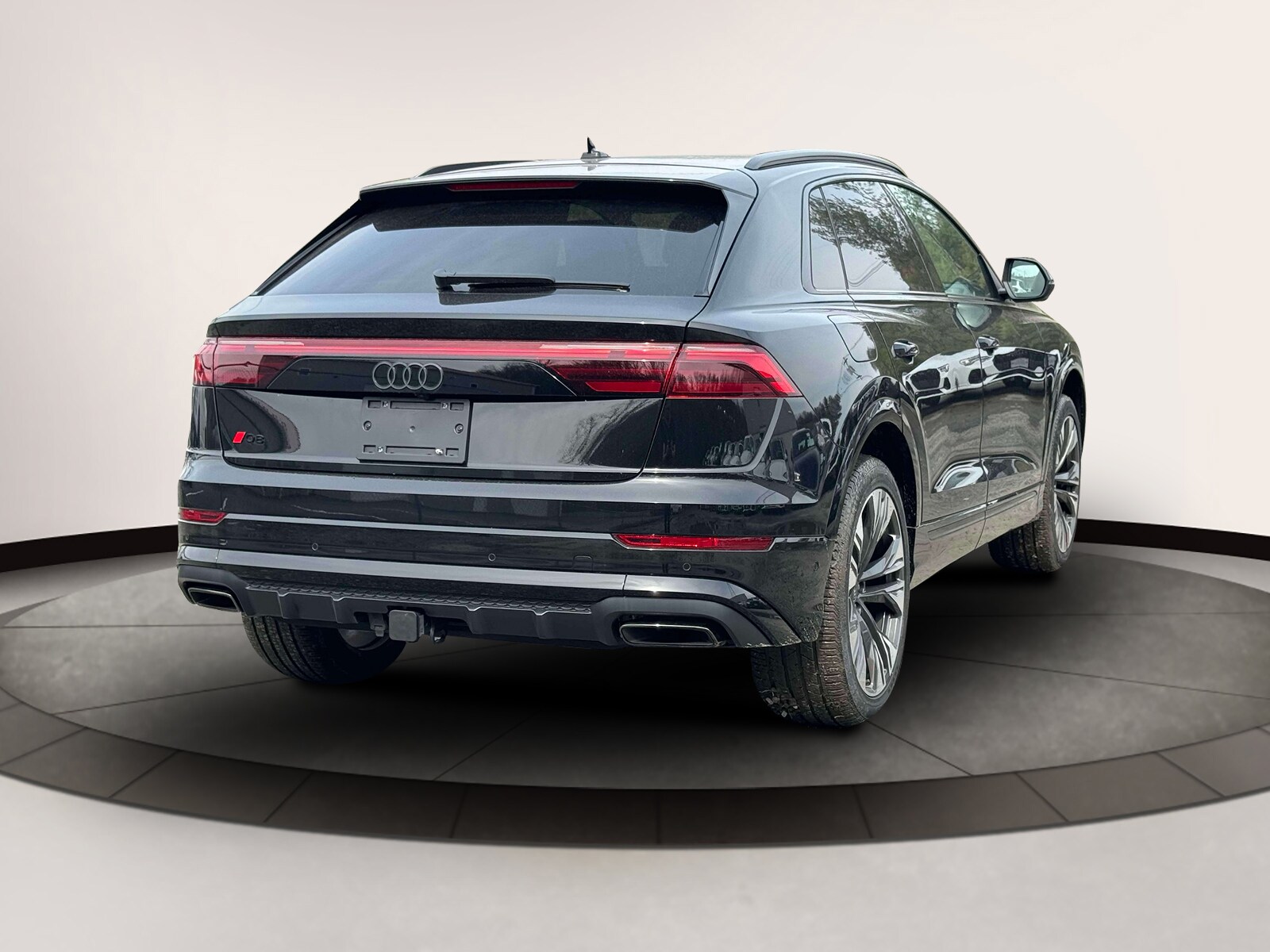 2025 Audi Q8 55 Premium Plus photo 3