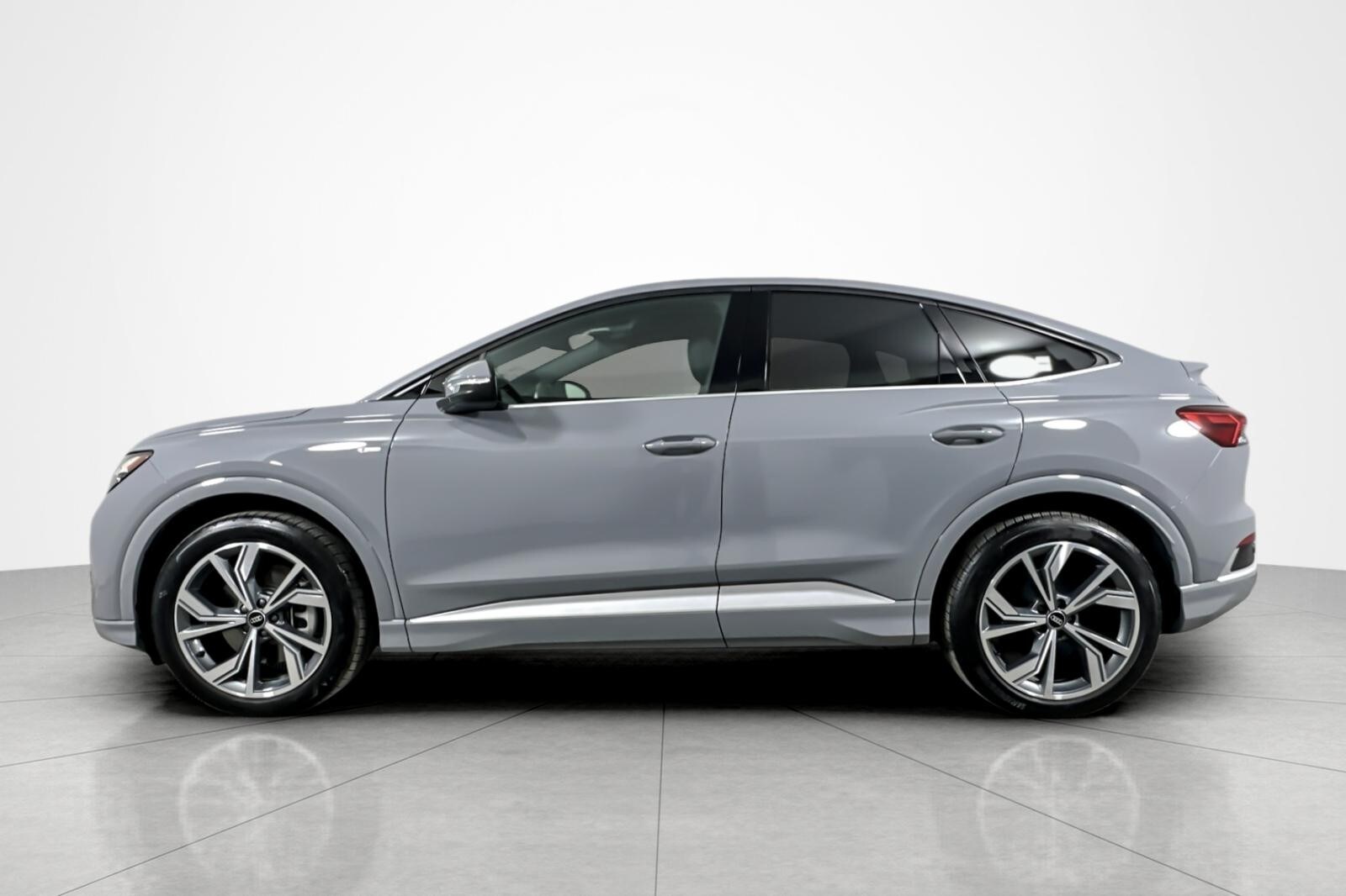 2025 Audi Q4 E-tron Sportback Premium 55 photo 2