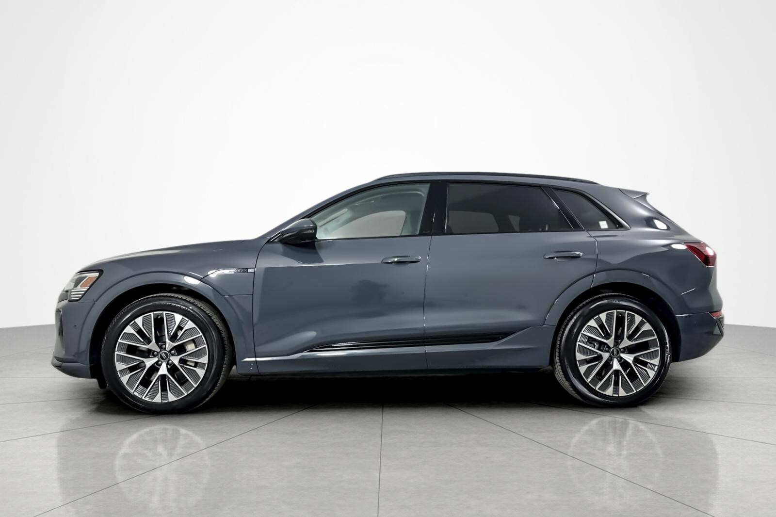 2024 Audi Q8 E-tron Prestige photo 2
