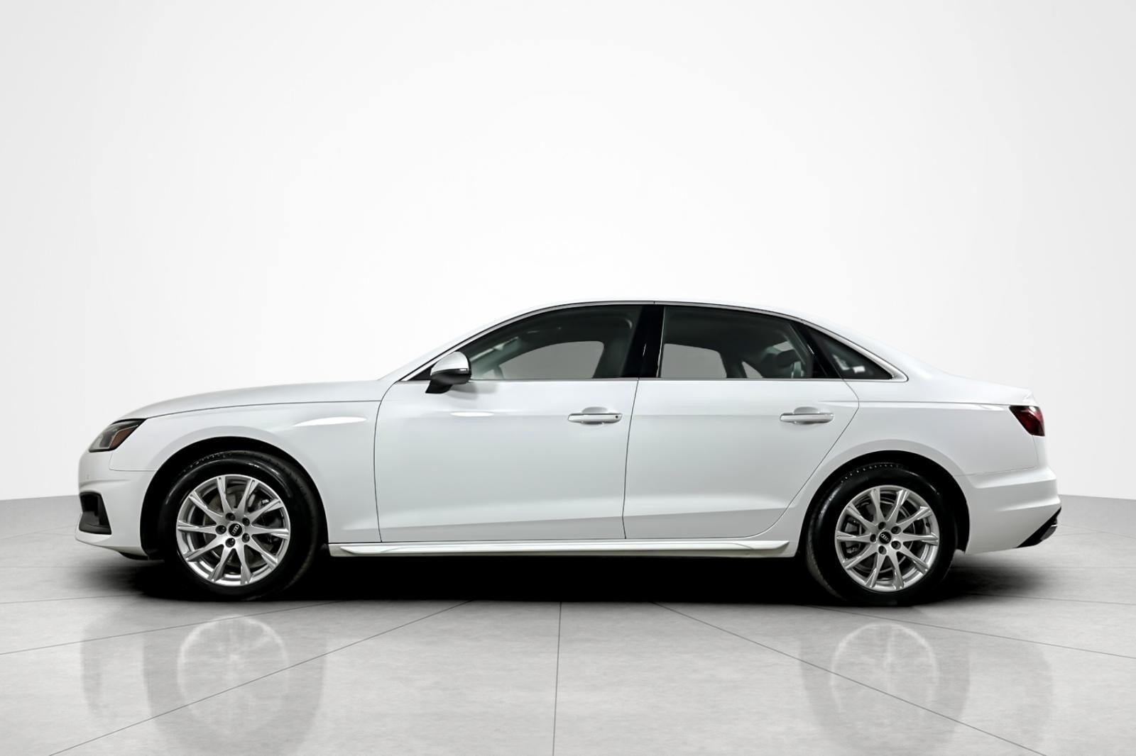 2023 Audi A4 Premium 40 TFSI Quattro photo 2