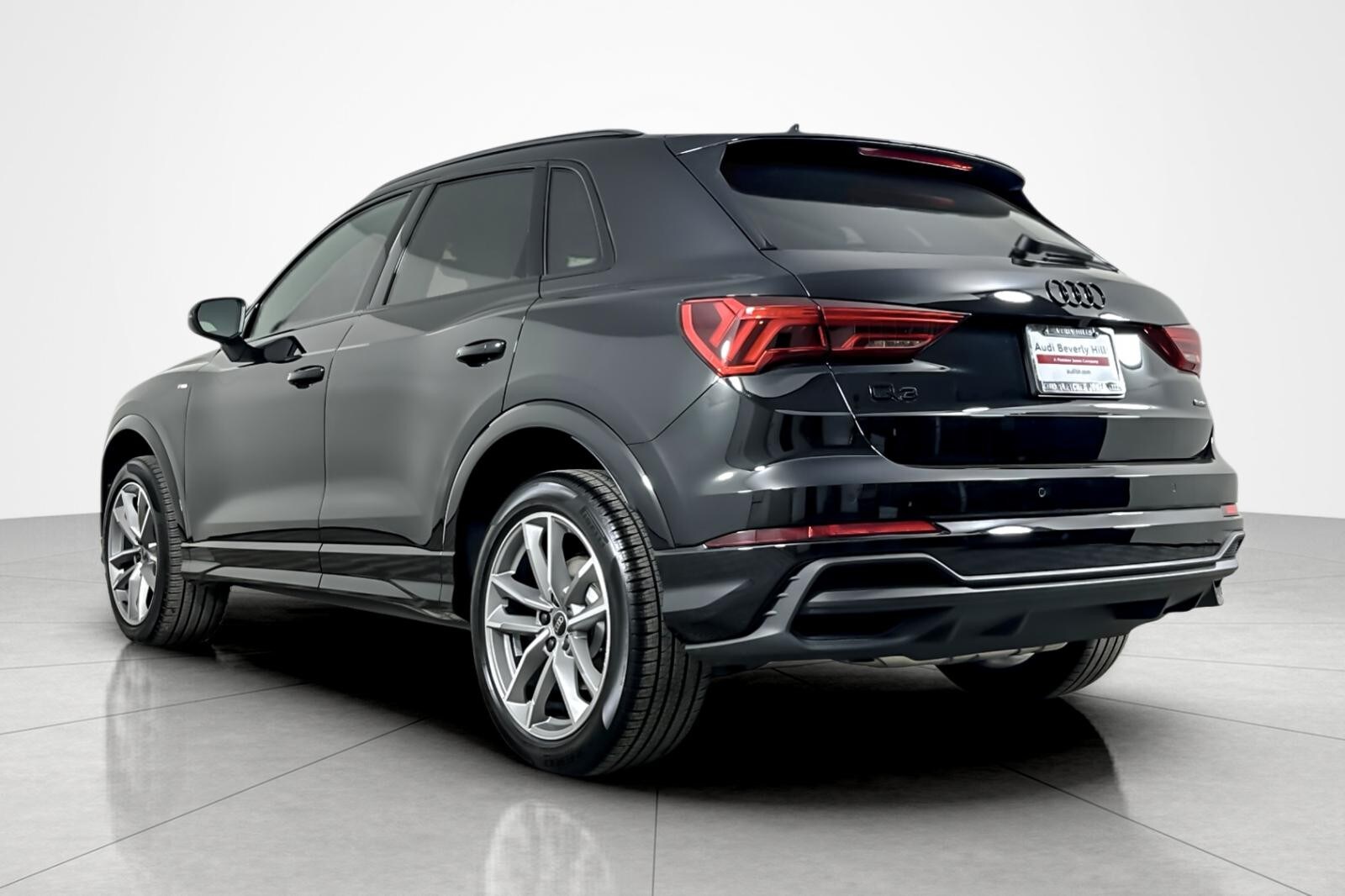 2025 Audi Q3 S line Premium 45 TFSI photo 3