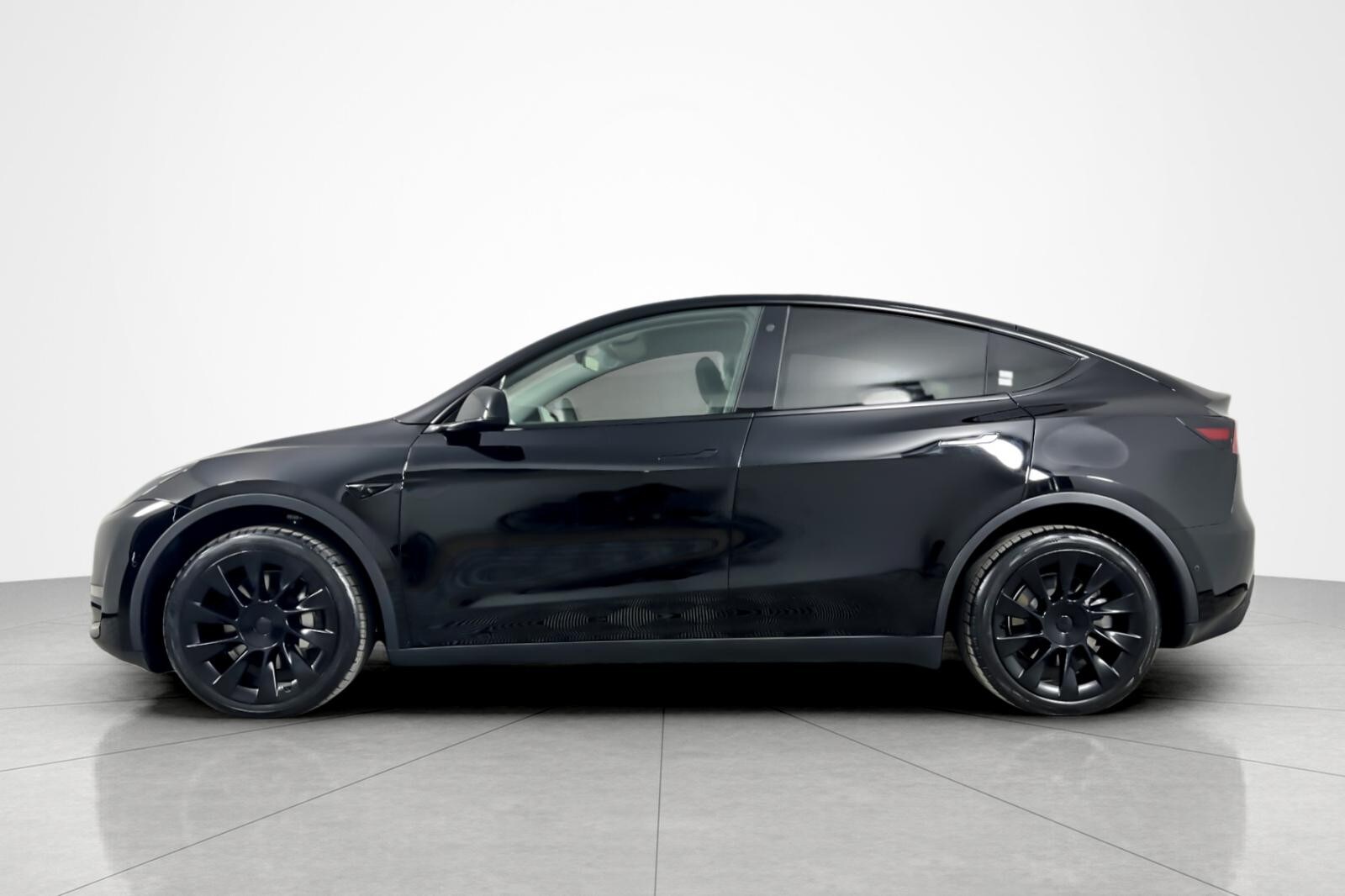 2022 Tesla Model Y Long Range photo 2