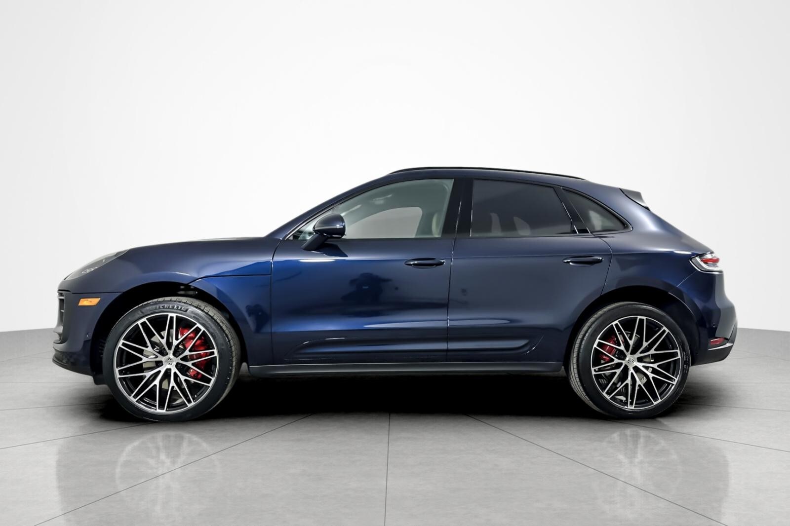 2022 Porsche Macan S photo 2
