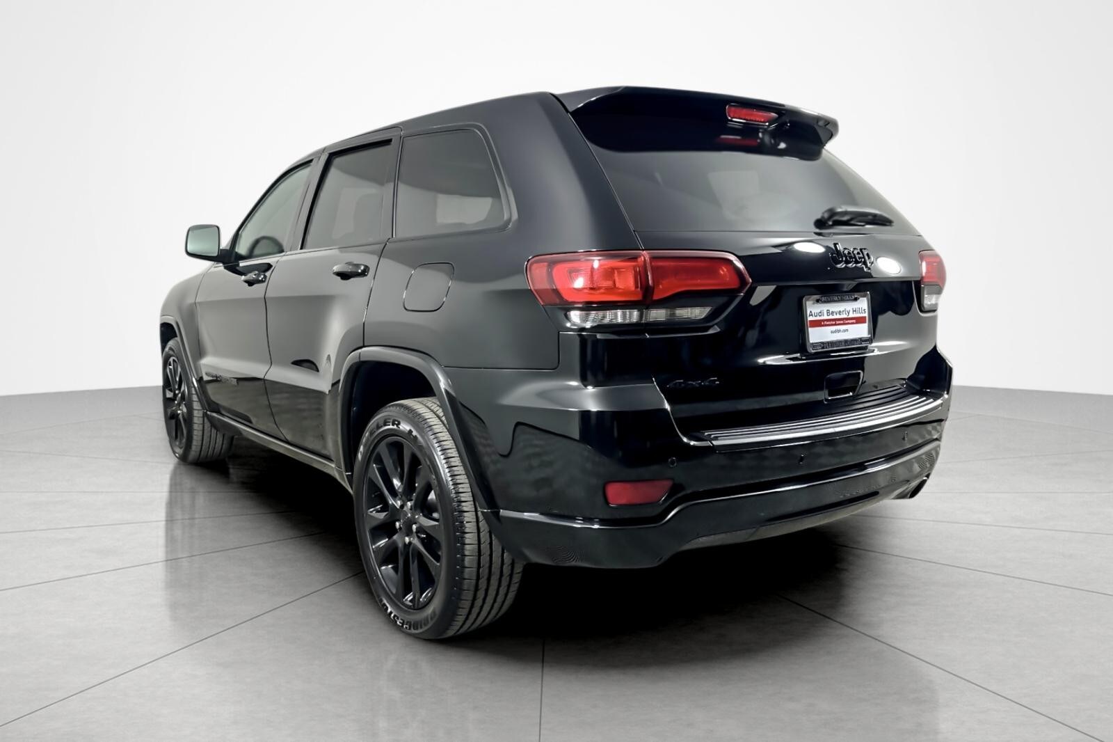 2019 Jeep Grand Cherokee Altitude photo 3