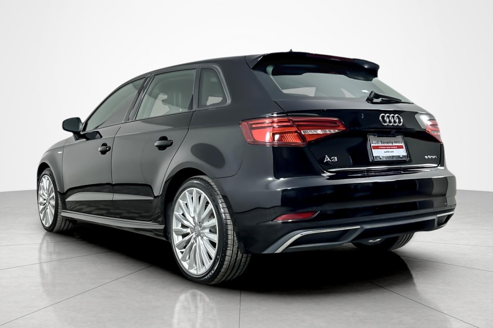 2017 Audi A3 E-tron TFSI Premium photo 3