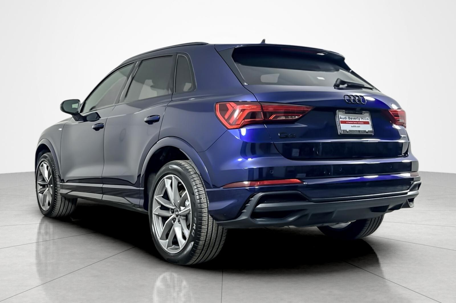 2022 Audi Q3 S line Premium 45 TFSI photo 3