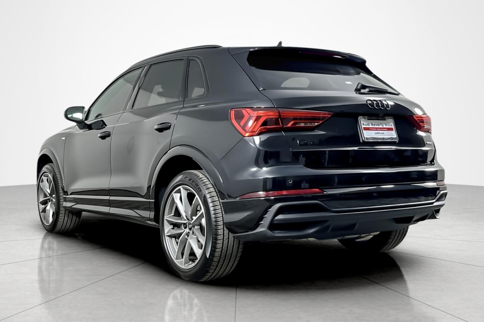 2025 Audi Q3 S line Premium 45 TFSI photo 3
