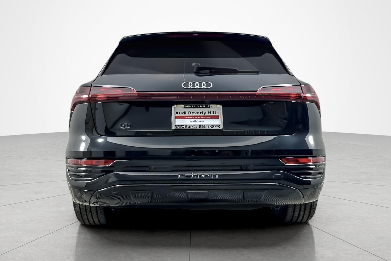 2024 Audi Q8 E-tron Prestige photo 4