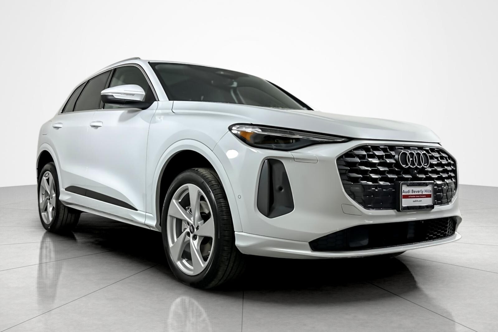 2025 Audi Q5 Premium Plus TFSI photo 2