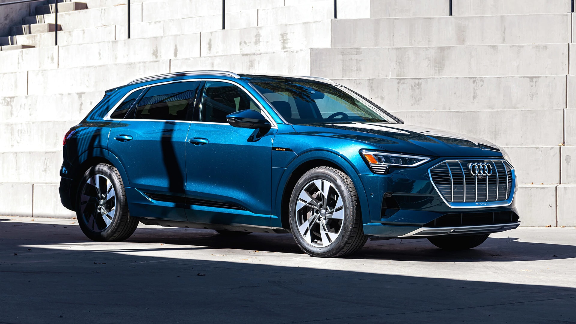 Audi e 2024 tron charging service