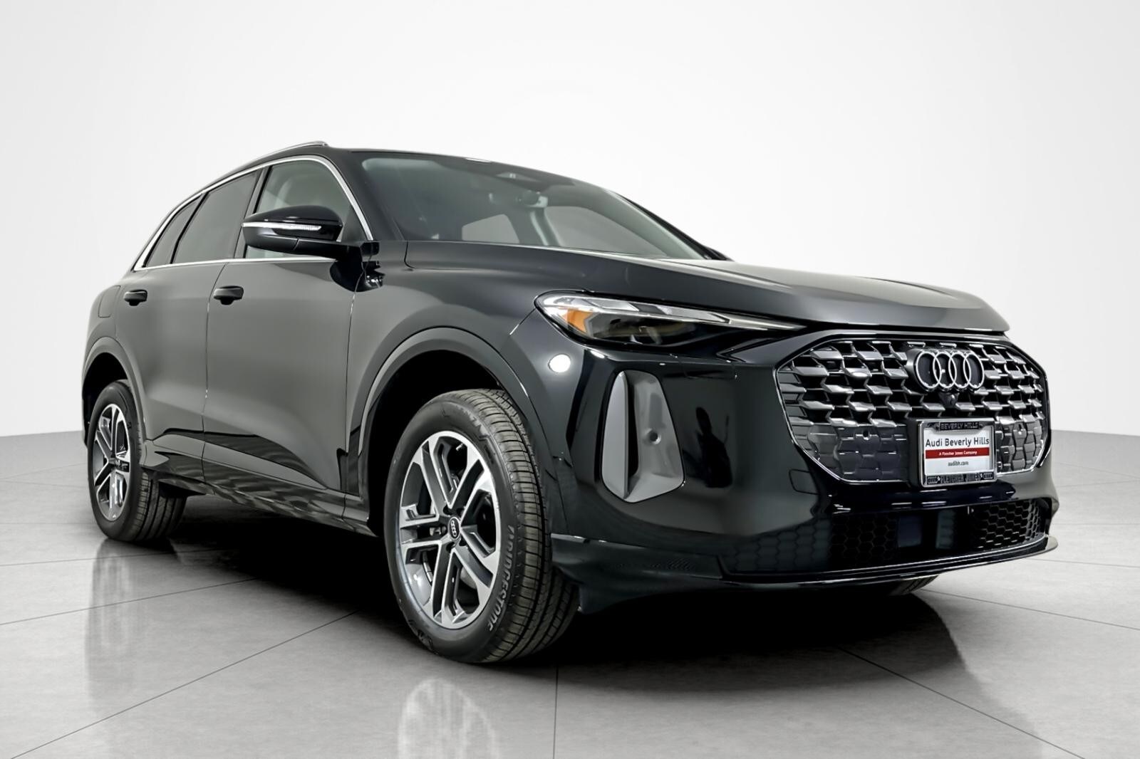 2025 Audi Q5 Premium TFSI photo 2