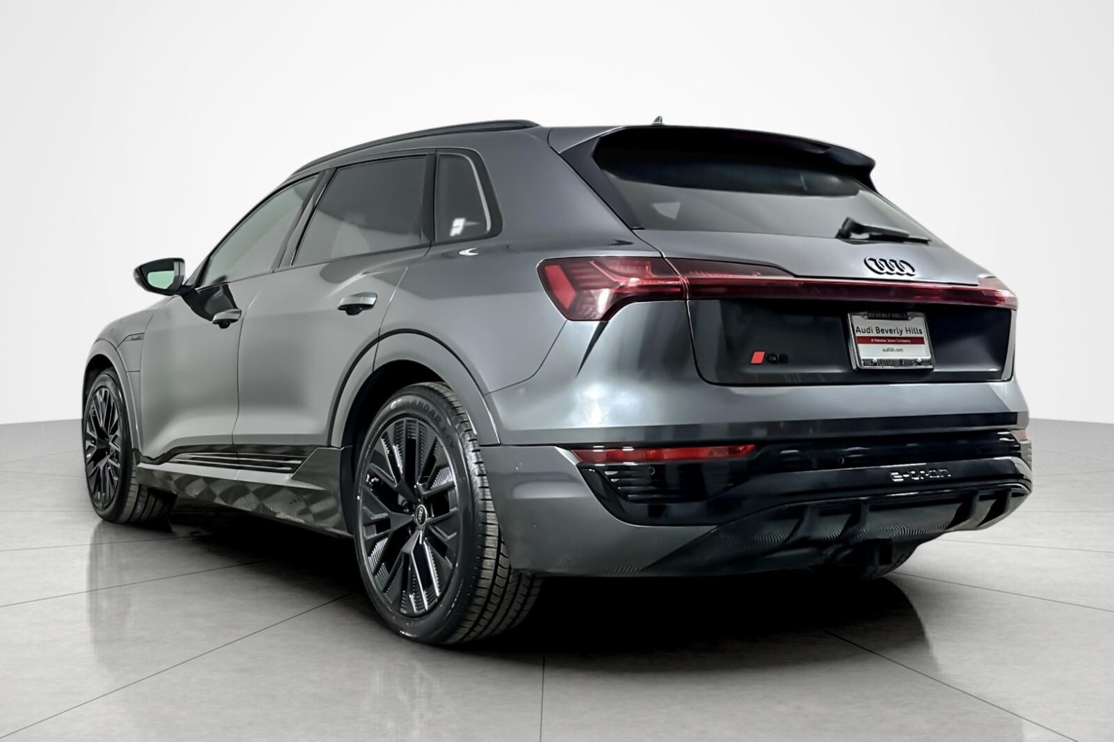 2024 Audi Q8 E-tron Prestige photo 3