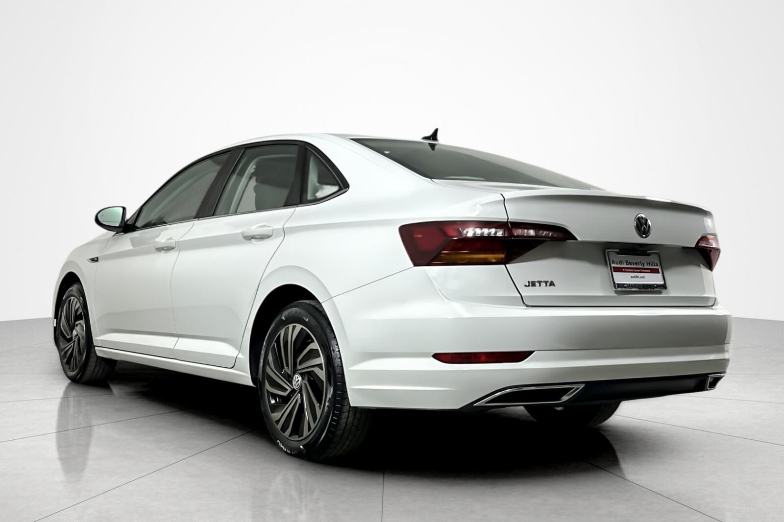 2019 Volkswagen Jetta SEL Premium photo 3