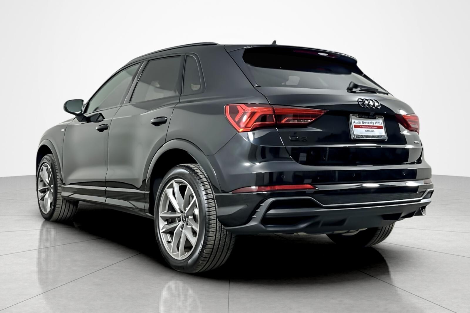 2025 Audi Q3 S line Premium 45 TFSI photo 3