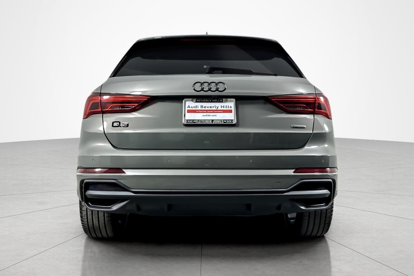 2024 Audi Q3 S line Premium 45 TFSI photo 4
