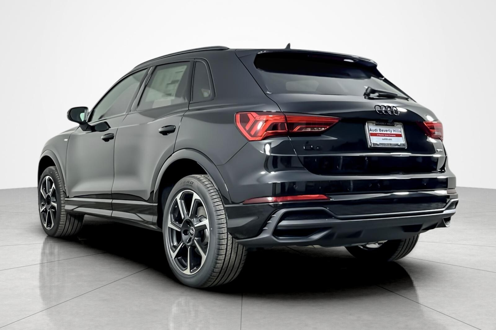 2025 Audi Q3 S line Premium Plus 45 TFSI photo 4