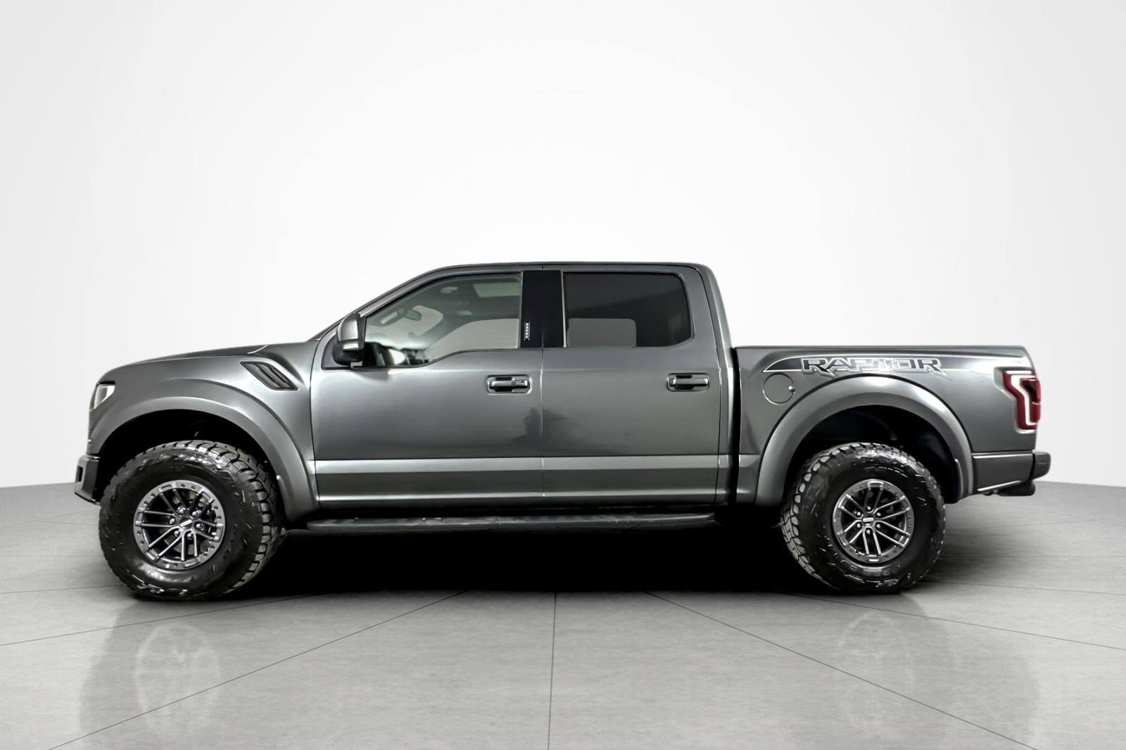 2019 Ford F-150 Raptor photo 2