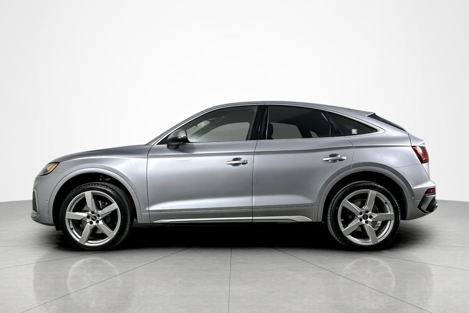 2023 Audi SQ5 Prestige photo 2