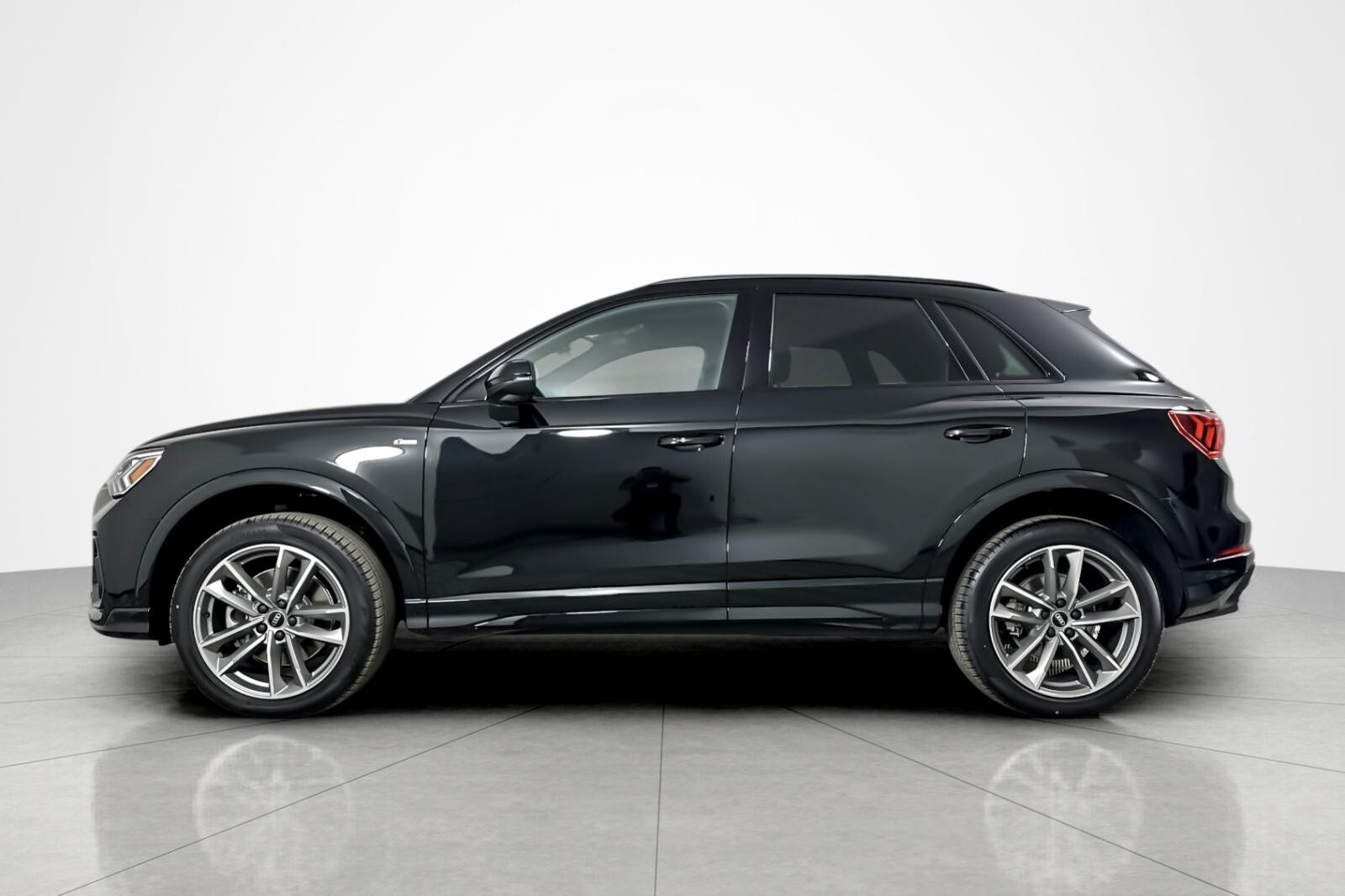 2025 Audi Q3 S line Premium 45 TFSI photo 3