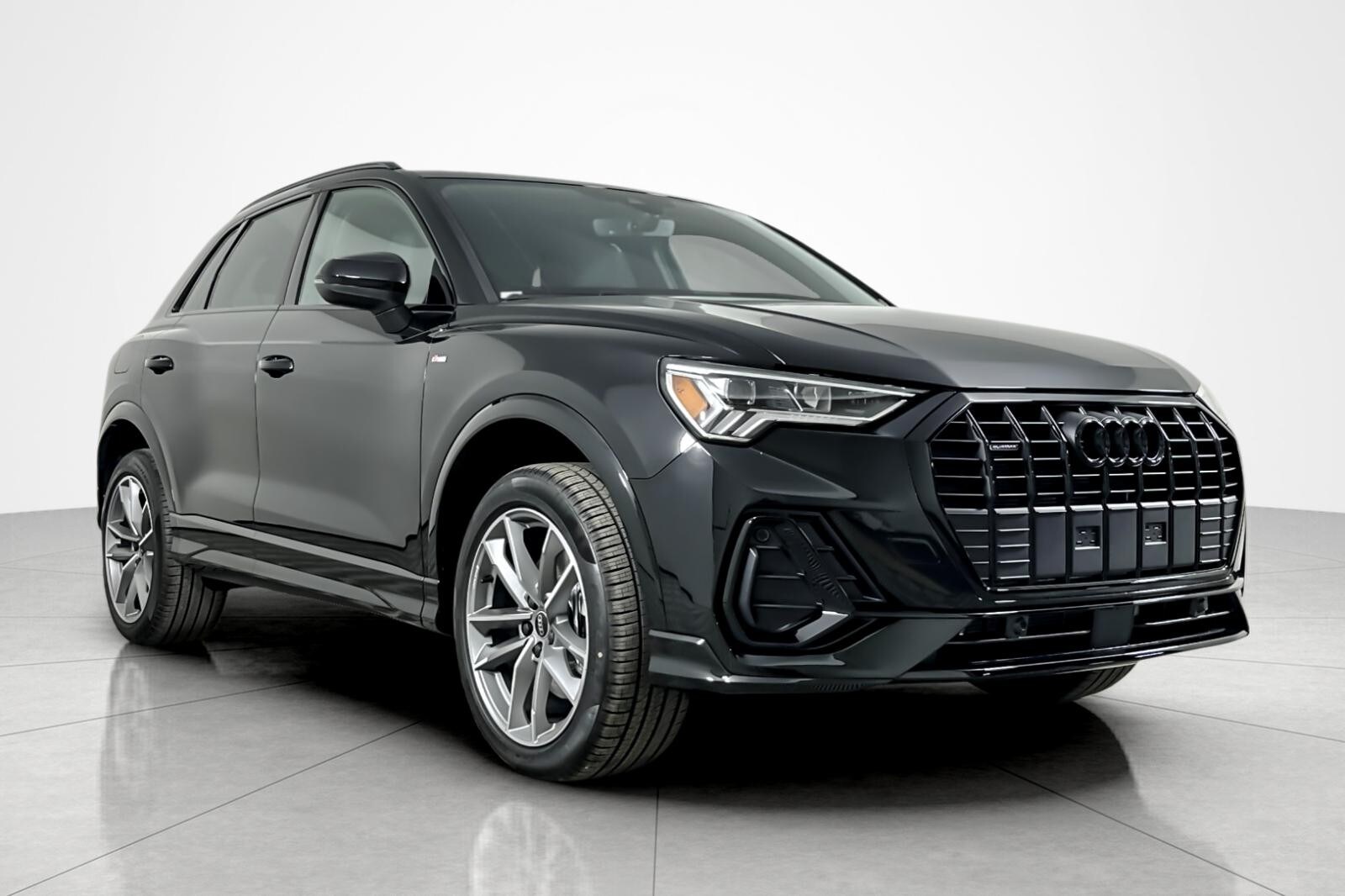 2025 Audi Q3 S line Premium Plus 45 TFSI photo 2