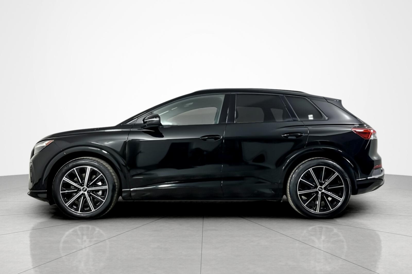 2025 Audi Q4 E-tron Premium Plus photo 2