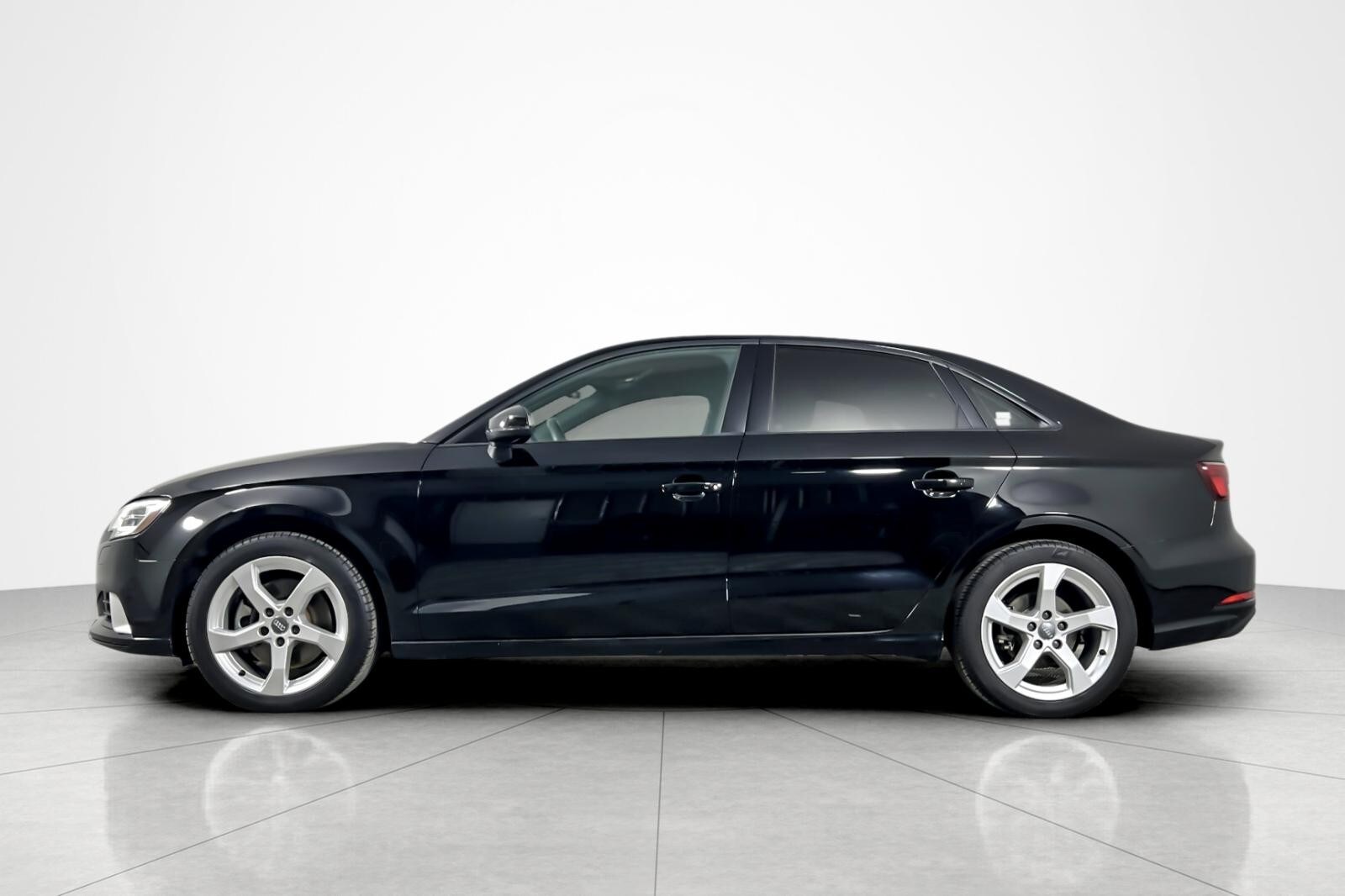 2019 Audi A3 Premium 40 TFSI photo 2