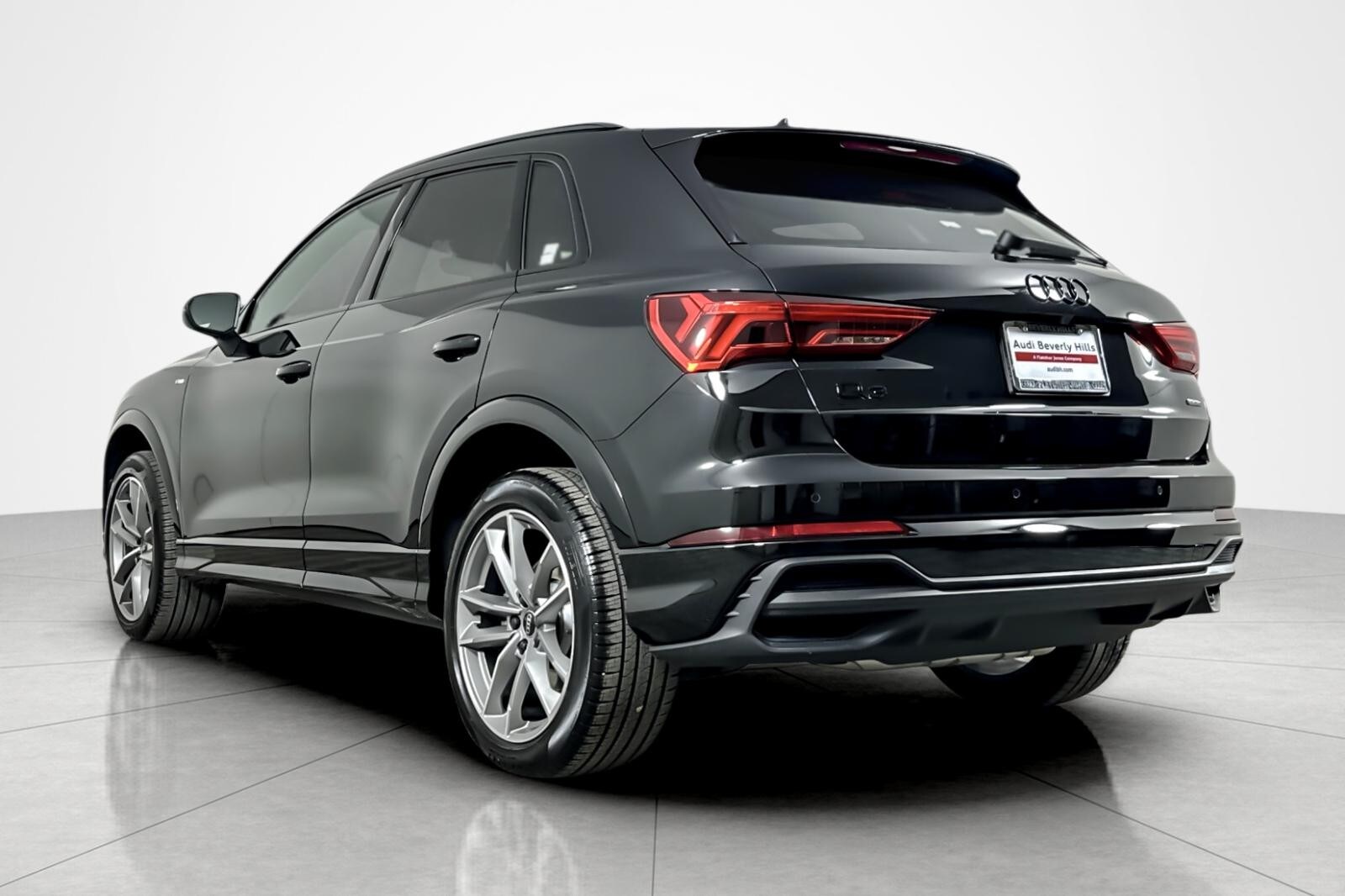2024 Audi Q3 S line Premium 45 TFSI photo 3